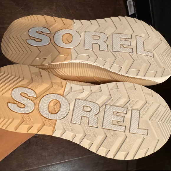 Sorel (new in box) Out N About III Low Sneaker Canvas Waterproof size 8.5 - Picture 2 of 4